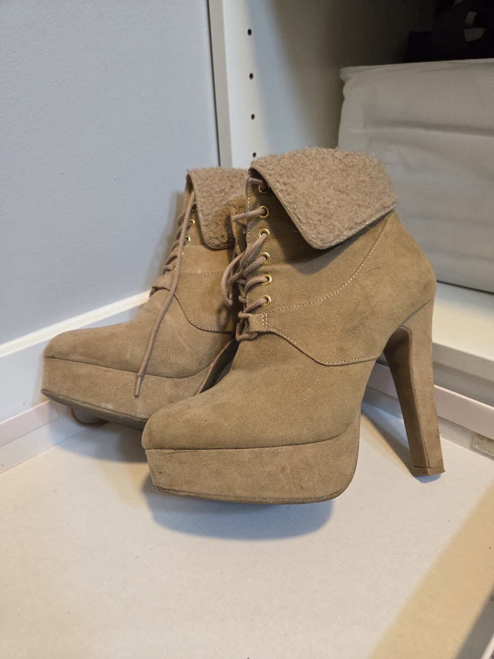 Women’s Suede Platform Ankle Boots in Tan